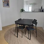 Apartament Bright Near The Arena And Train Station